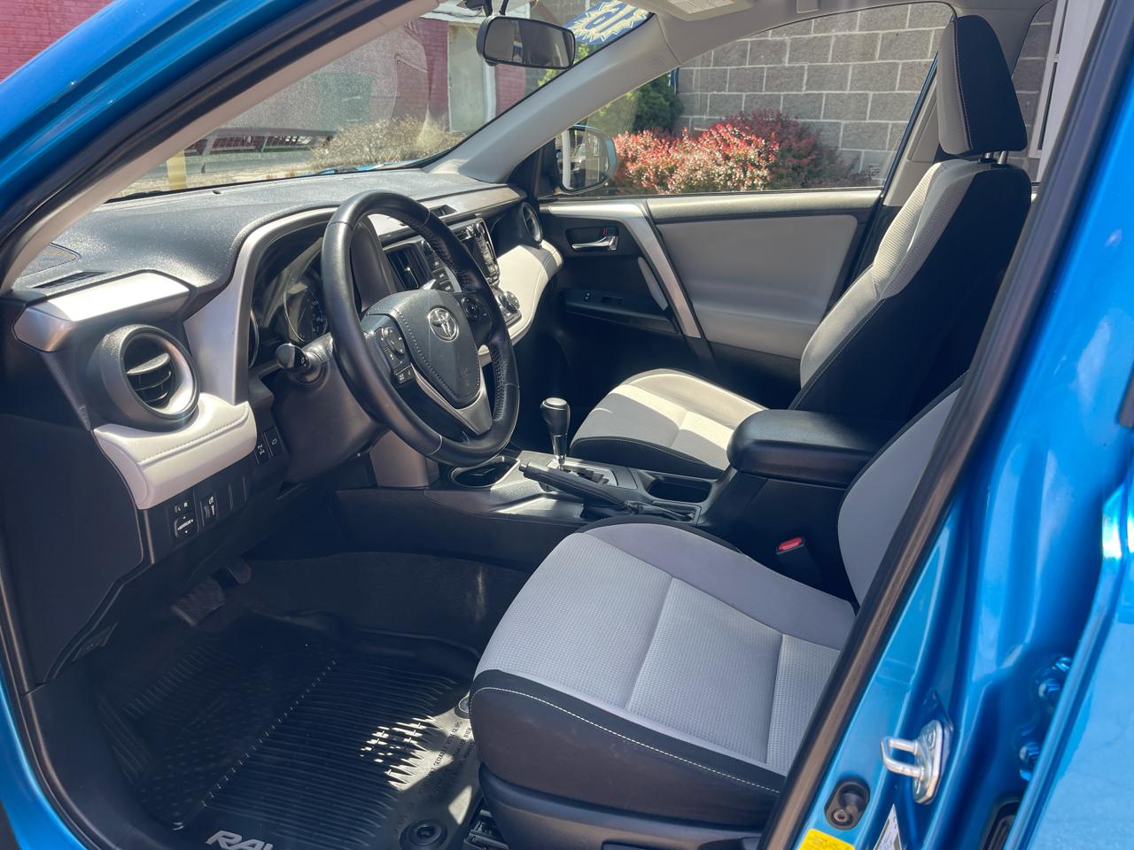 Toyota RAV4 AWD 4dr XLE (Natl) 2016
