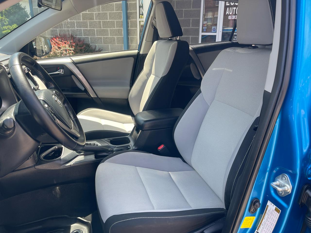 Toyota RAV4 AWD 4dr XLE (Natl) 2016