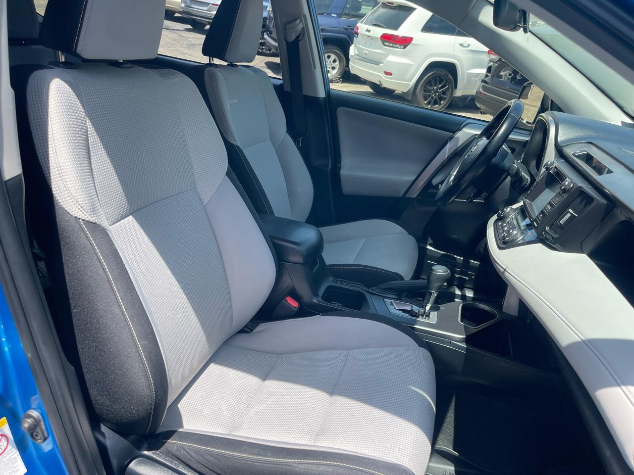 Toyota RAV4 AWD 4dr XLE (Natl) 2016