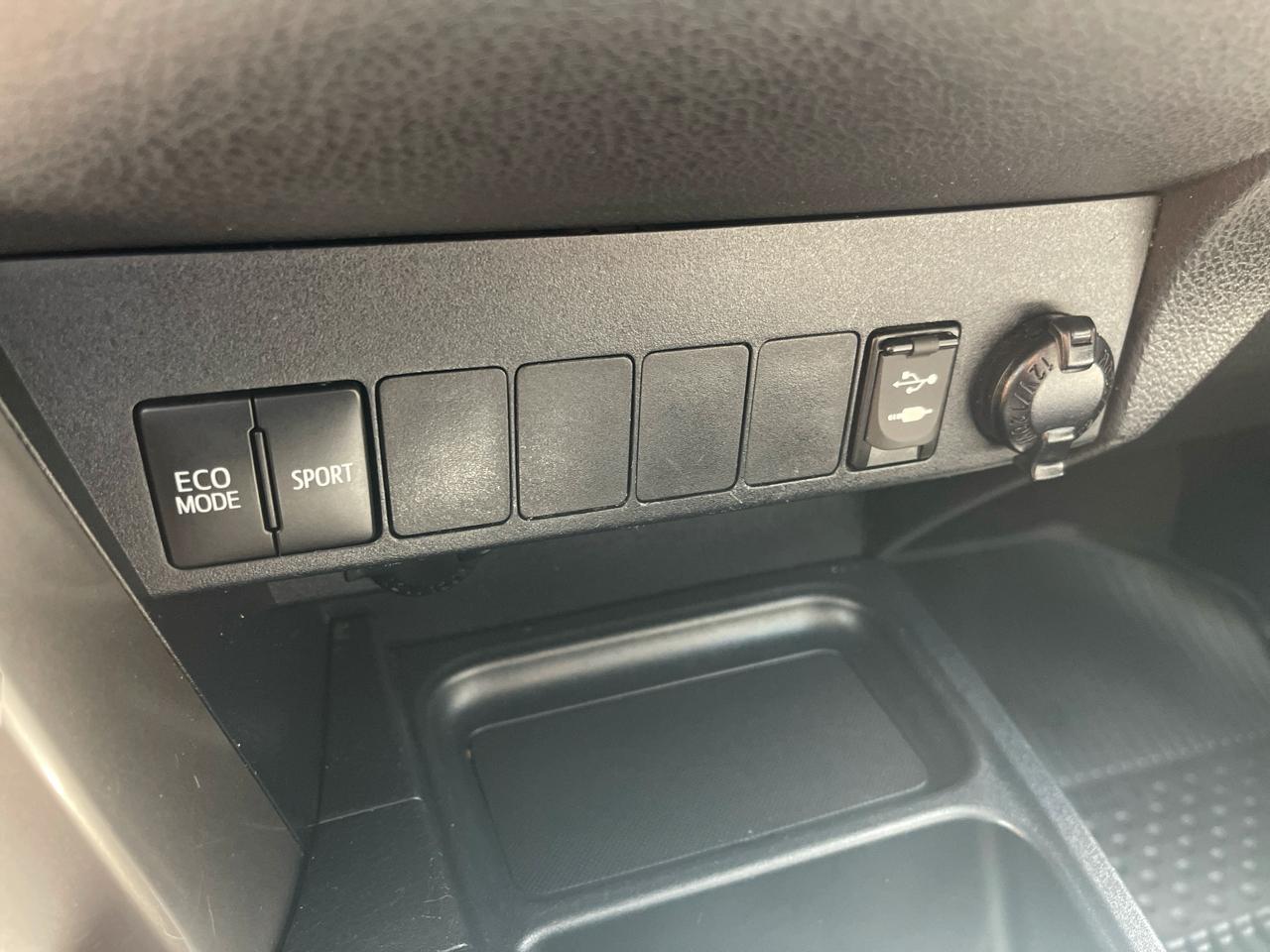 Toyota RAV4 AWD 4dr XLE (Natl) 2016