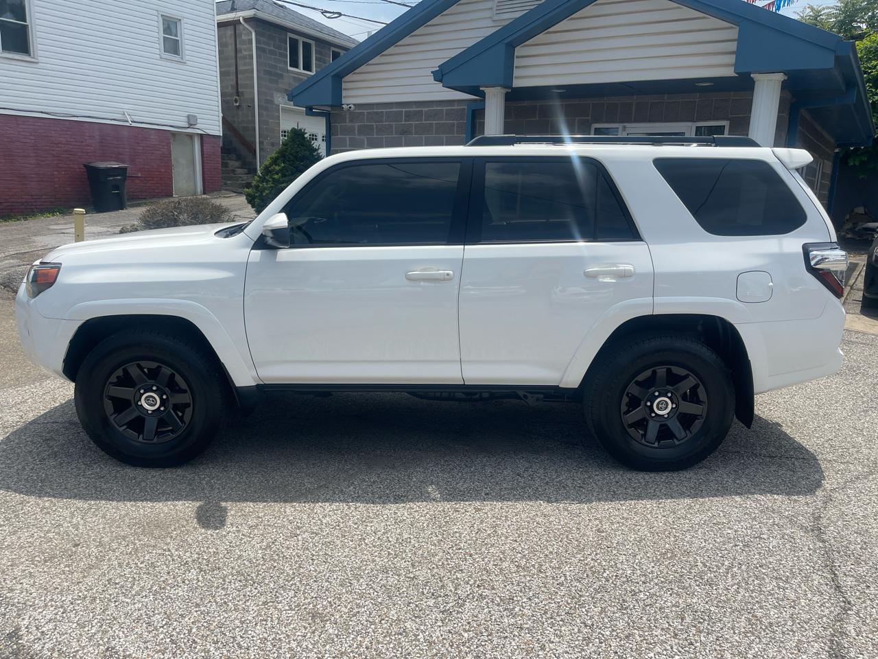 Toyota 4Runner Trail Special Edition 4WD (Natl) 2022