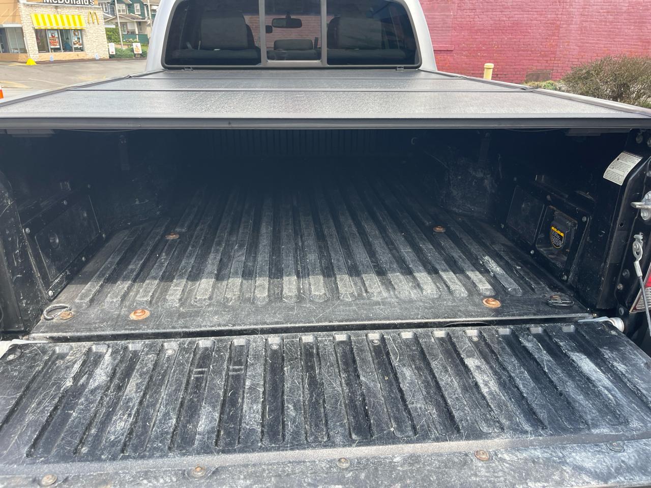 Toyota Tacoma 4WD Double Cab LB V6 AT (Natl) 2012