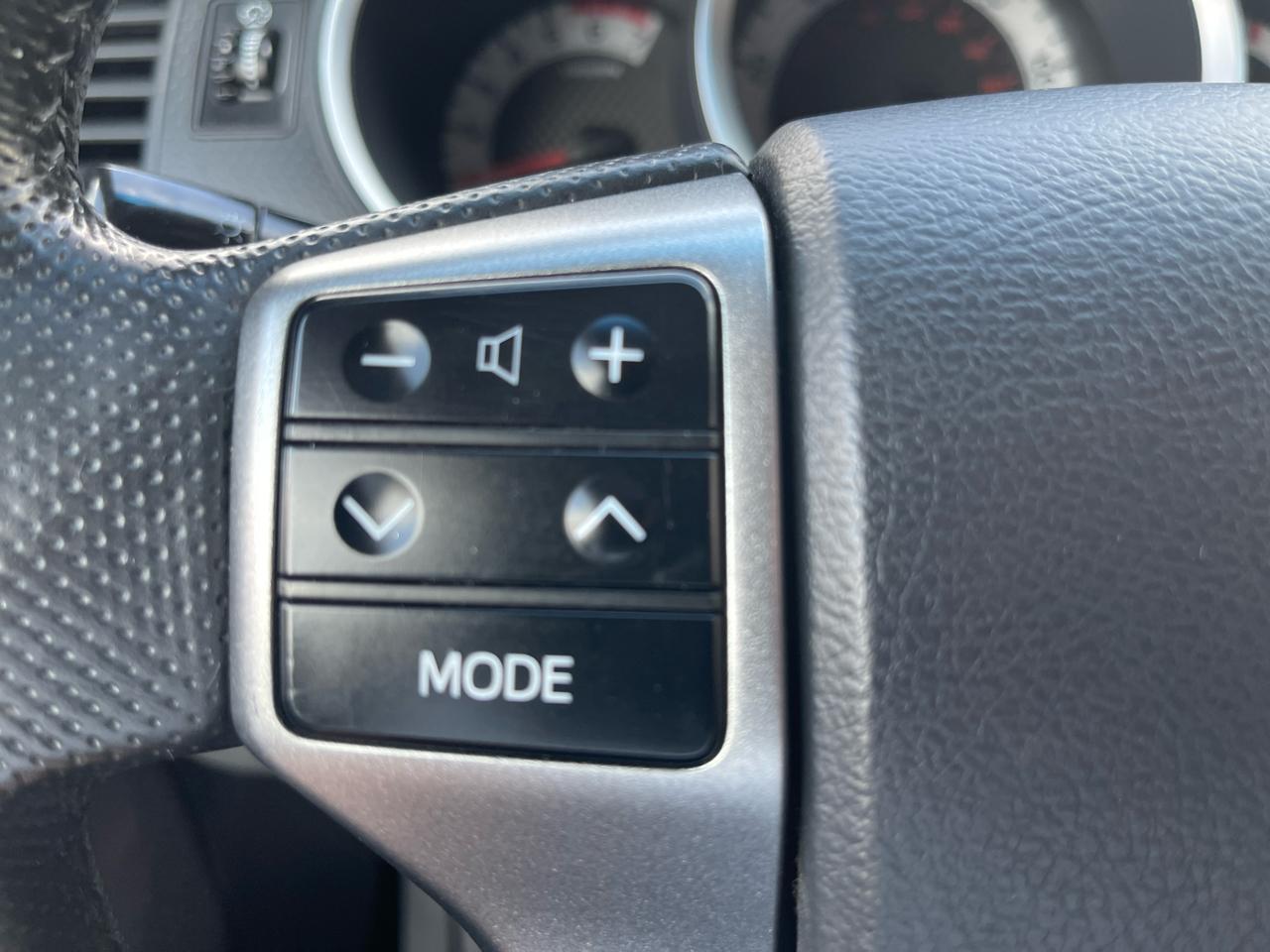 Toyota Tacoma 4WD Double Cab LB V6 AT (Natl) 2012
