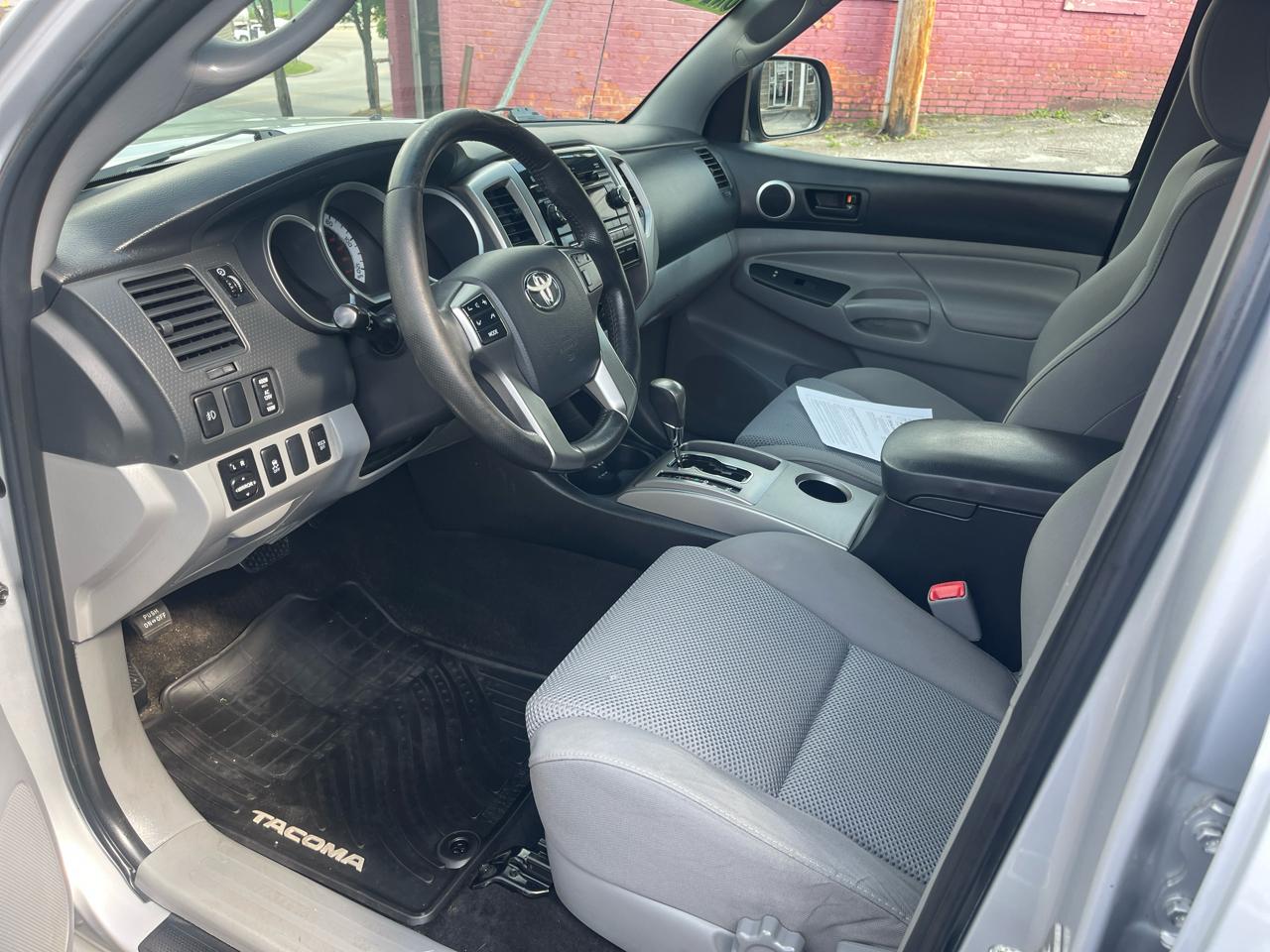 Toyota Tacoma 4WD Double Cab LB V6 AT (Natl) 2012