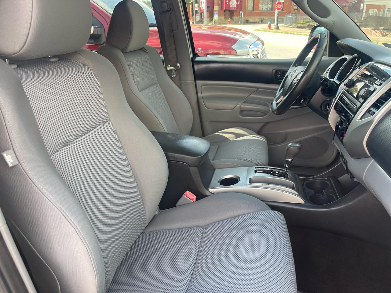 Toyota Tacoma 4WD Double Cab LB V6 AT (Natl) 2012