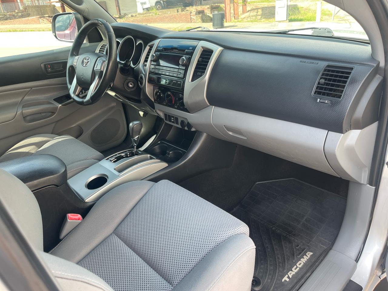 Toyota Tacoma 4WD Double Cab LB V6 AT (Natl) 2012