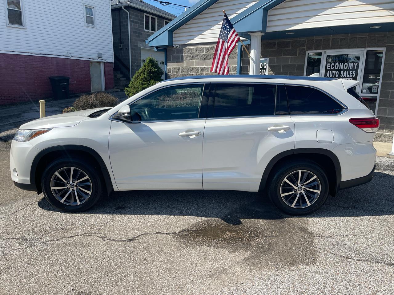 Toyota Highlander XLE V6 AWD (Natl) 2017