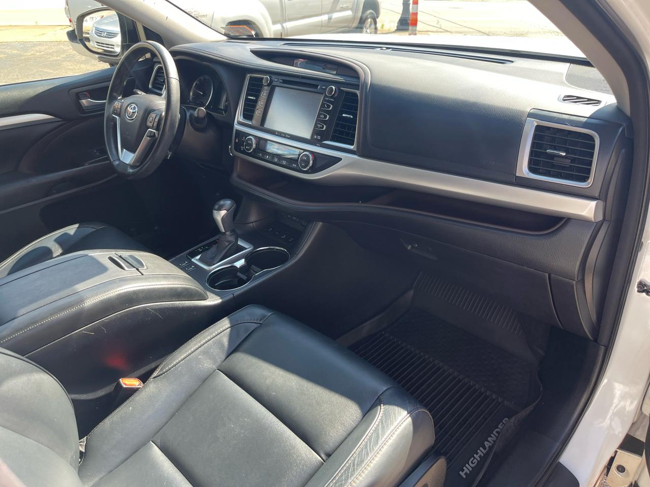 Toyota Highlander XLE V6 AWD (Natl) 2017