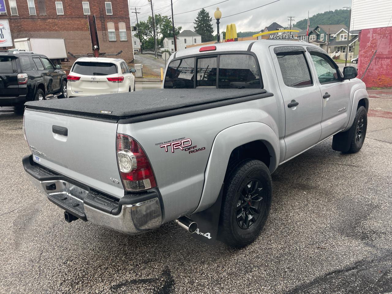 Toyota Tacoma 4WD Double V6 AT (Natl) 2011