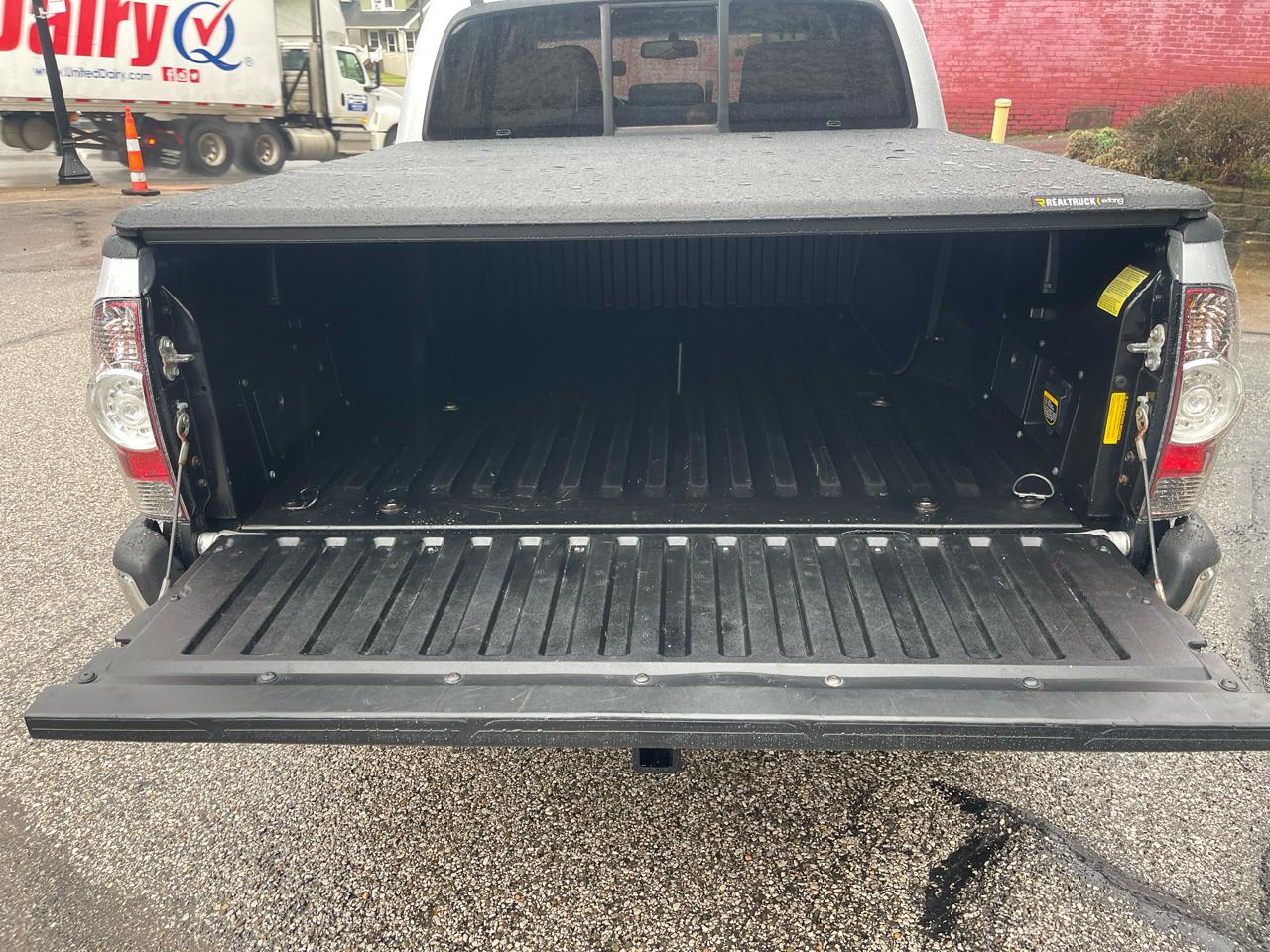 Toyota Tacoma 4WD Double V6 AT (Natl) 2011