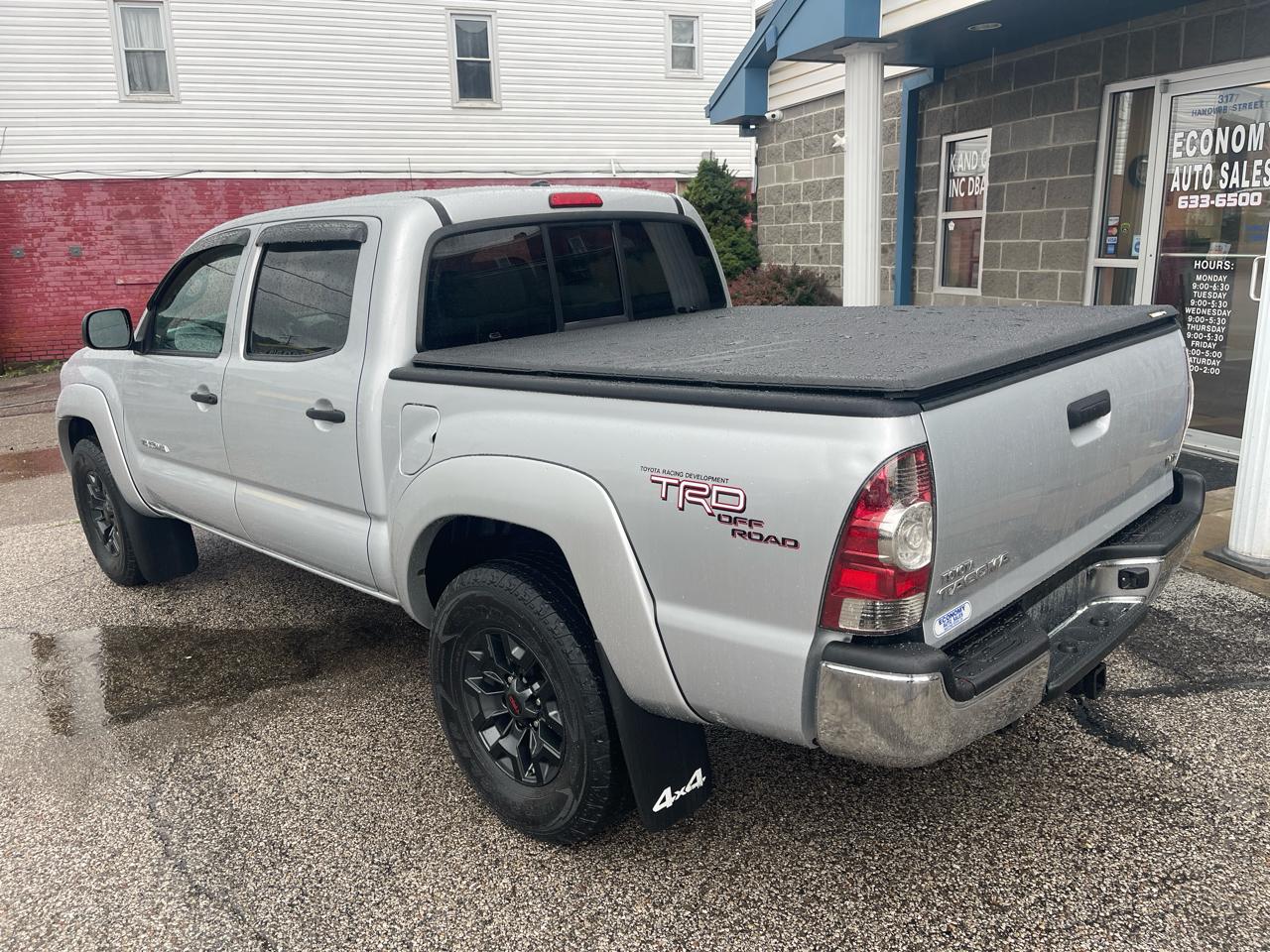 Toyota Tacoma 4WD Double V6 AT (Natl) 2011
