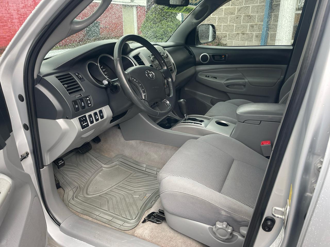 Toyota Tacoma 4WD Double V6 AT (Natl) 2011