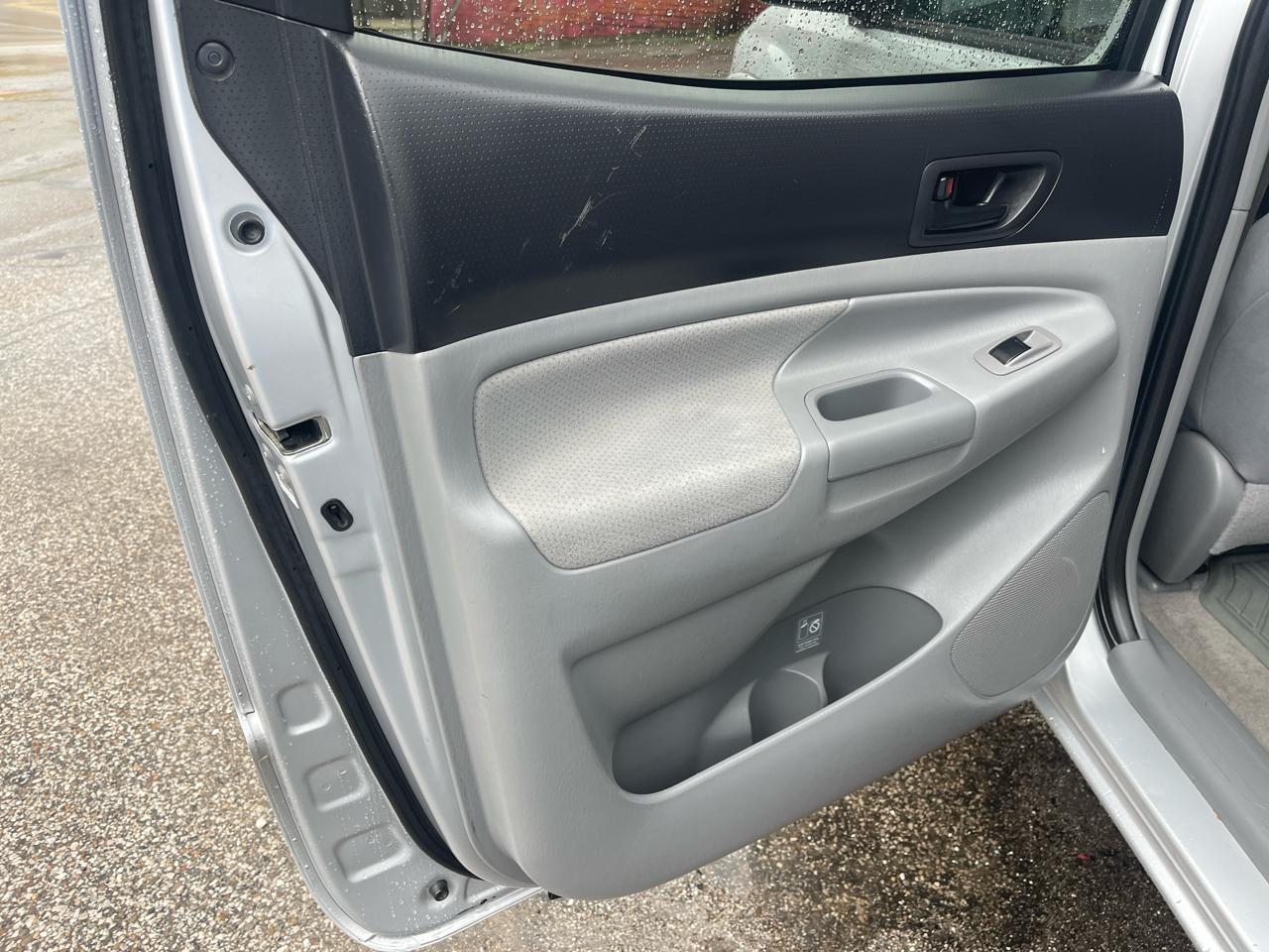 Toyota Tacoma 4WD Double V6 AT (Natl) 2011
