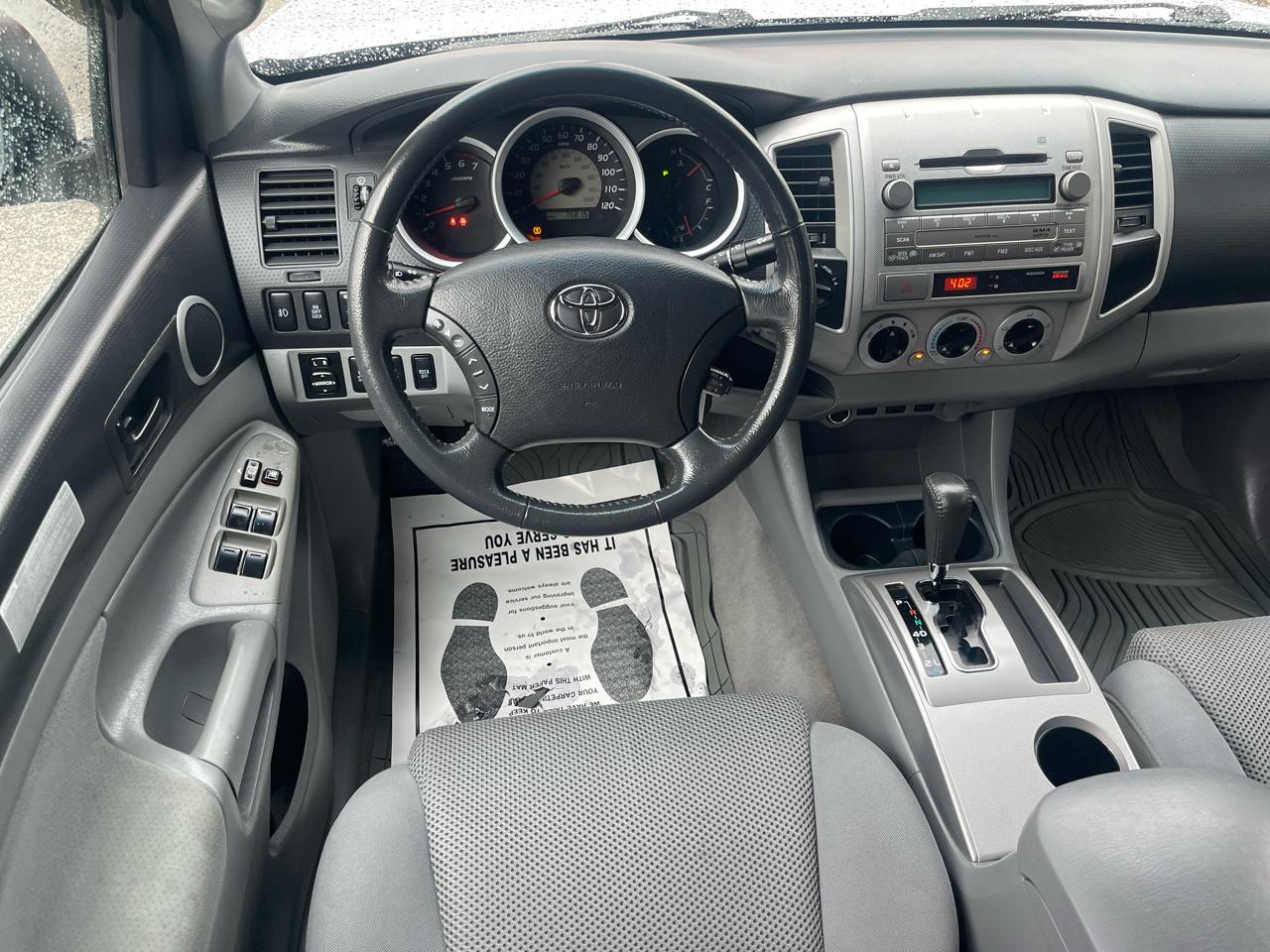 Toyota Tacoma 4WD Double V6 AT (Natl) 2011