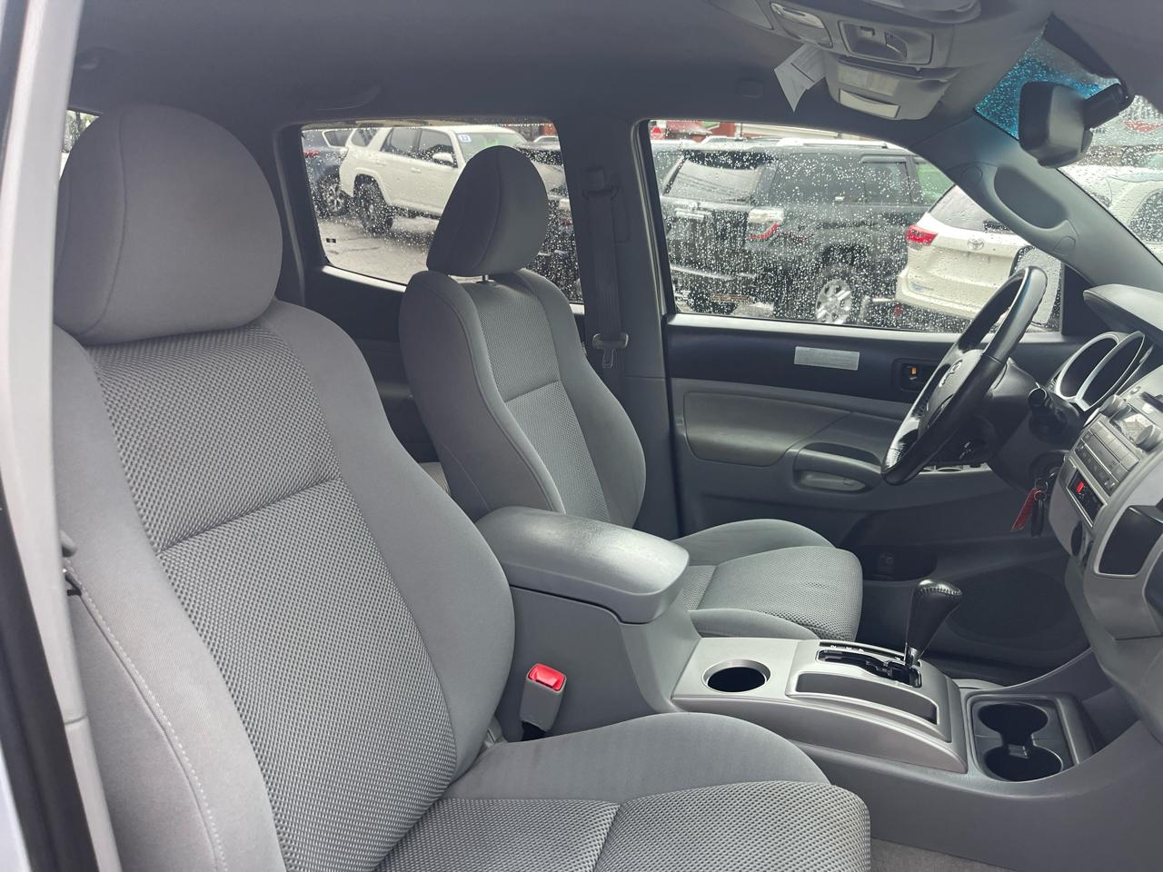 Toyota Tacoma 4WD Double V6 AT (Natl) 2011