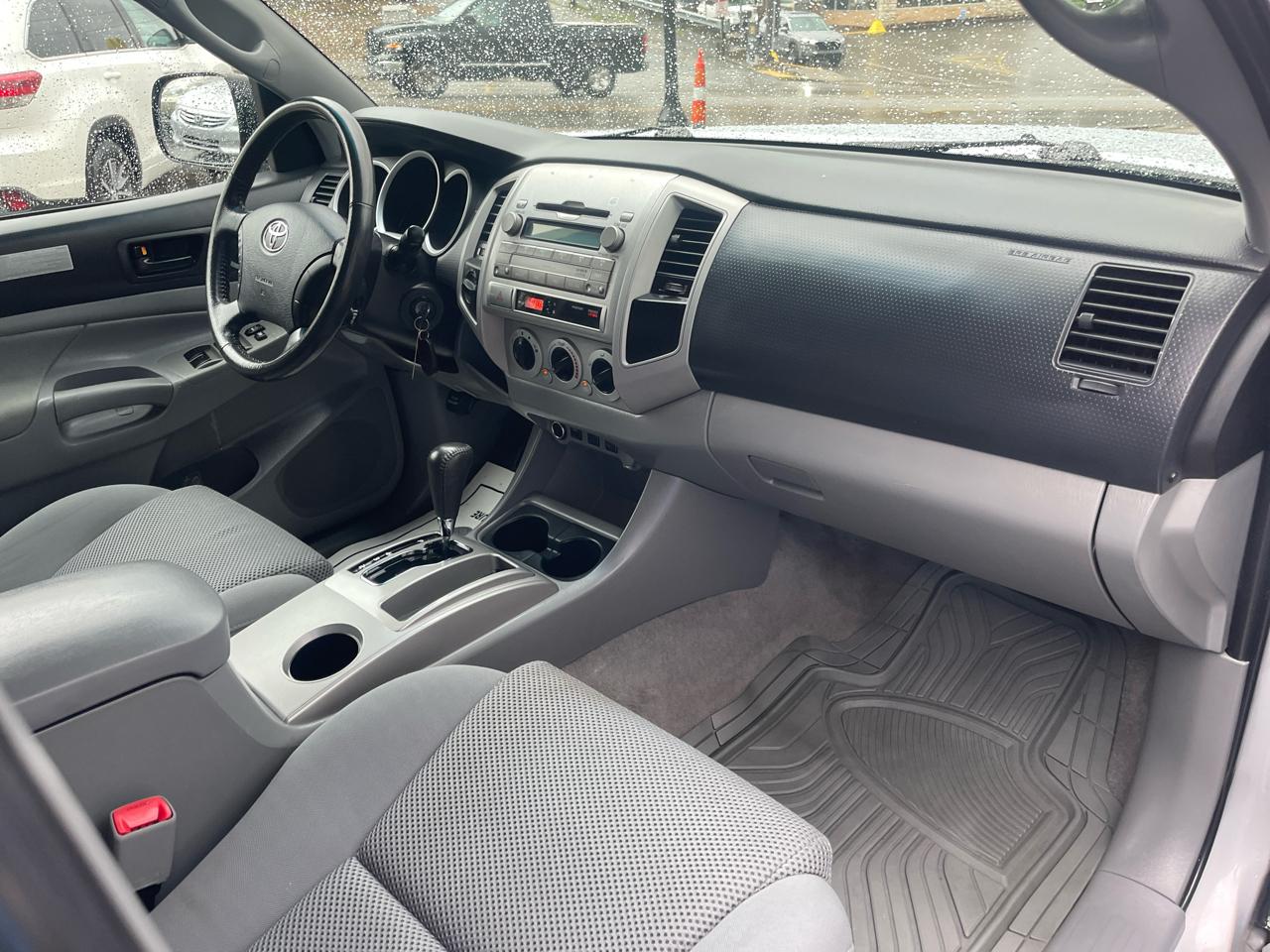Toyota Tacoma 4WD Double V6 AT (Natl) 2011