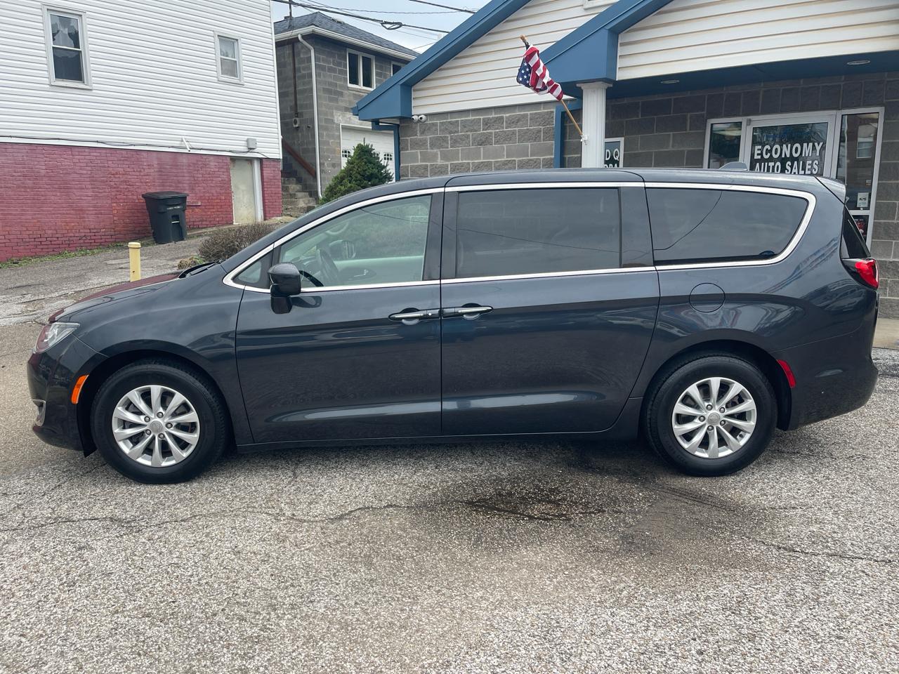 Chrysler Pacifica Touring Plus FWD 2019