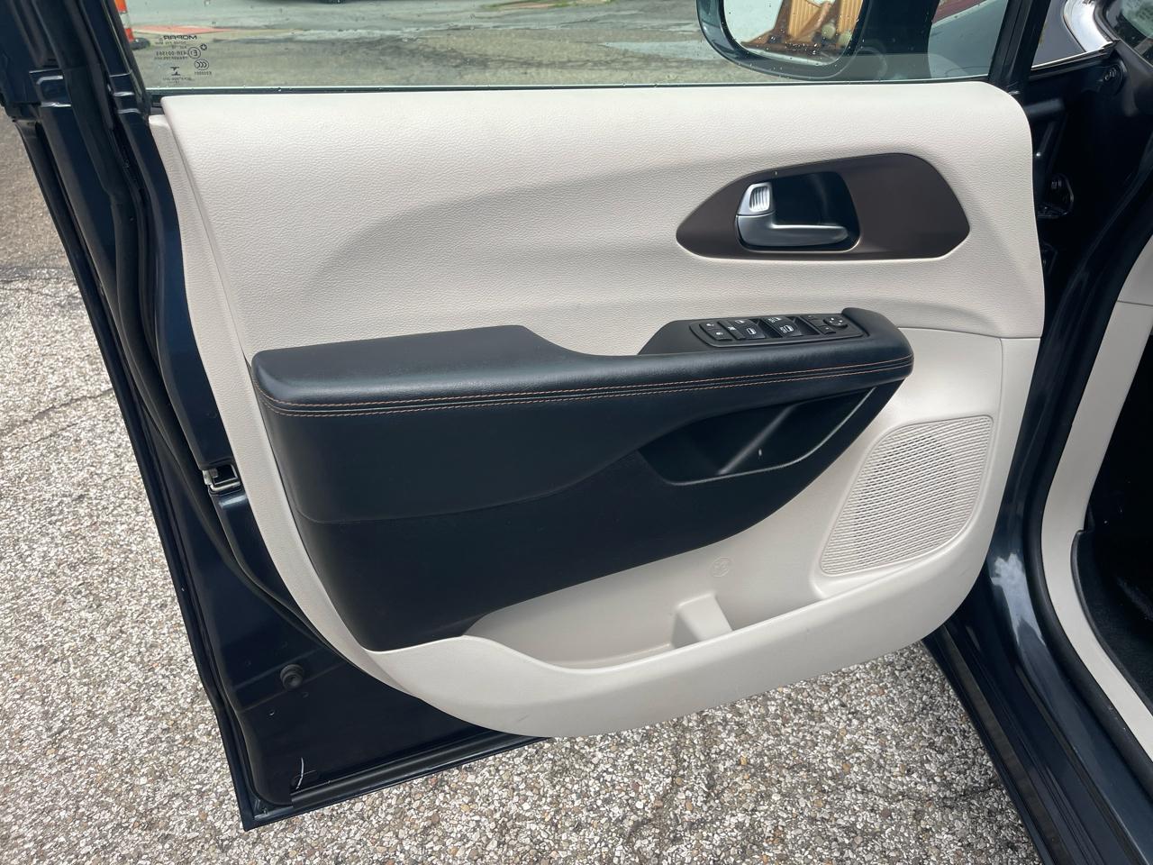 Chrysler Pacifica Touring Plus FWD 2019