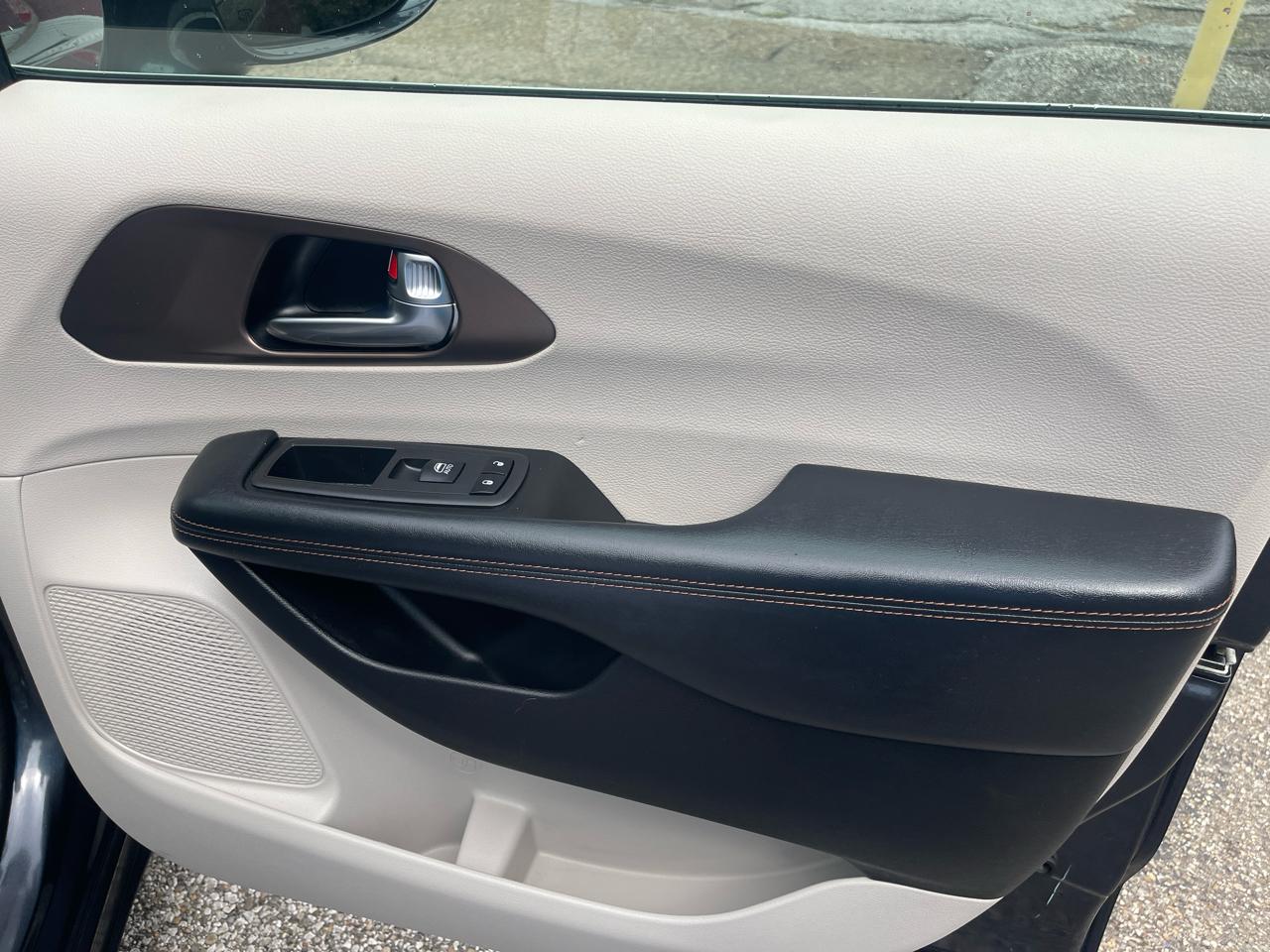 Chrysler Pacifica Touring Plus FWD 2019