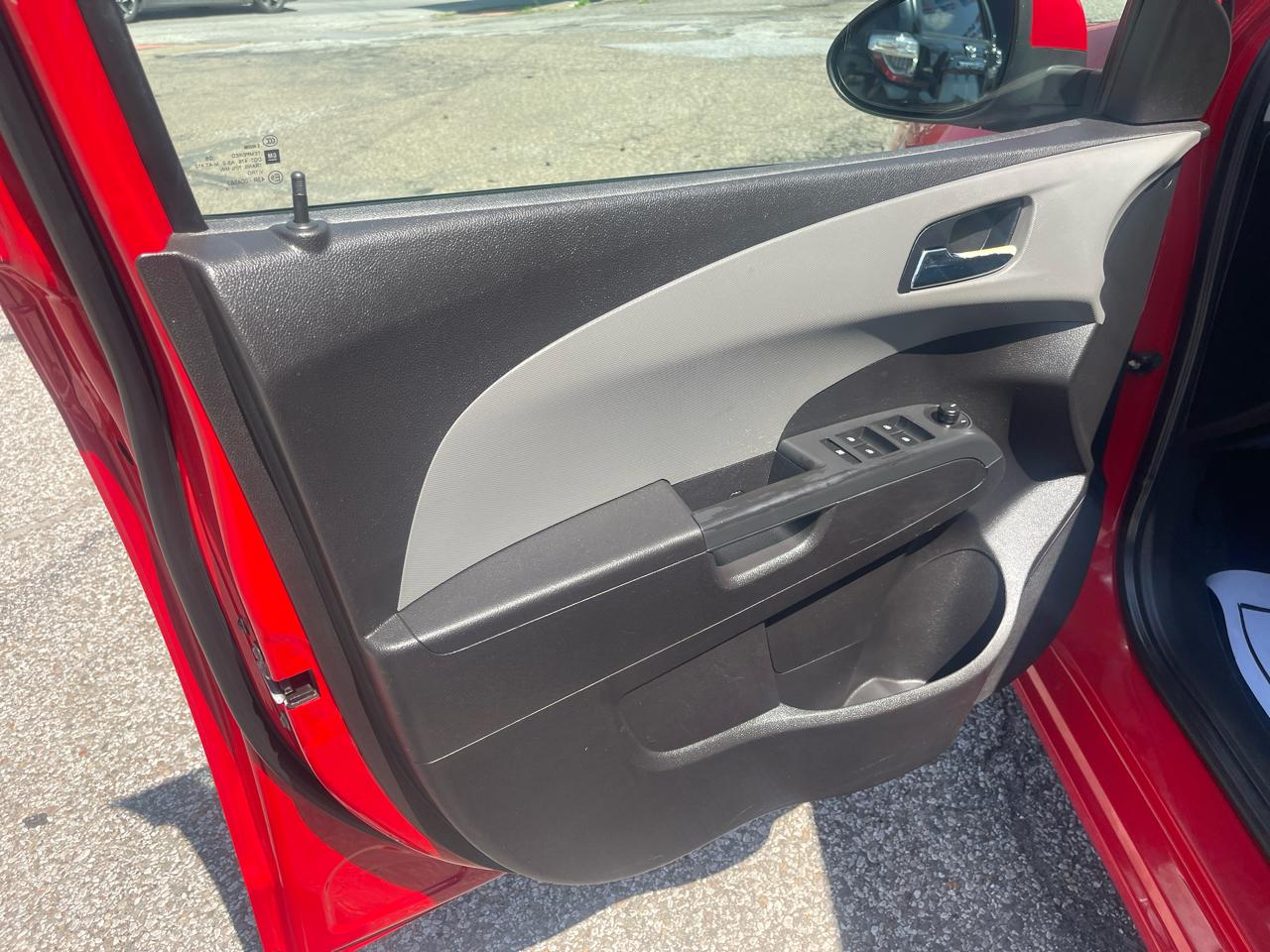 Chevrolet Sonic 4dr Sdn LT 2LT 2012