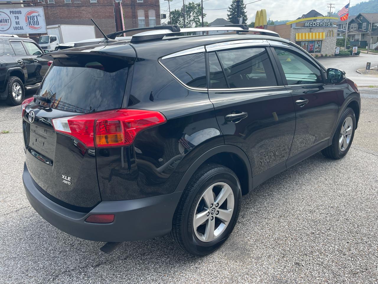Toyota RAV4 AWD 4dr XLE (Natl) 2015