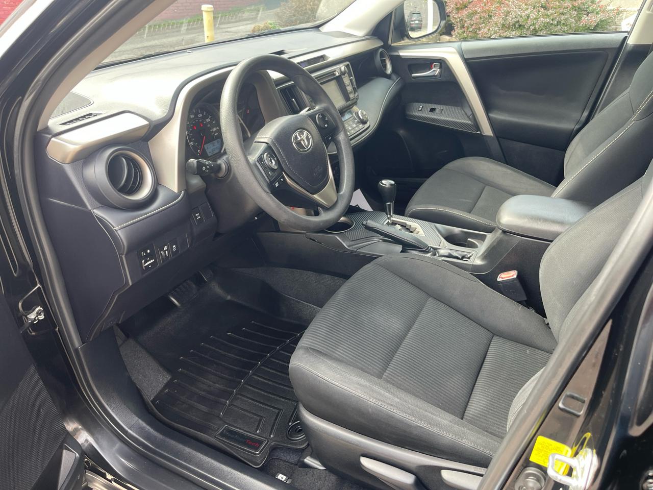 Toyota RAV4 AWD 4dr XLE (Natl) 2015