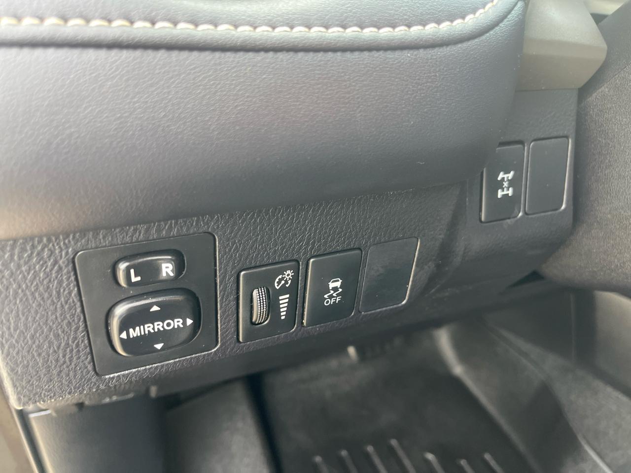 Toyota RAV4 AWD 4dr XLE (Natl) 2015