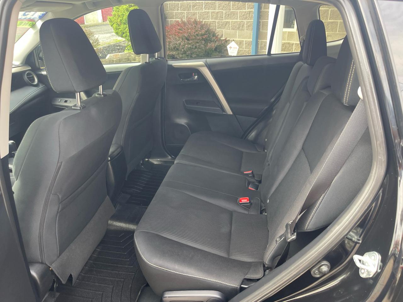 Toyota RAV4 AWD 4dr XLE (Natl) 2015