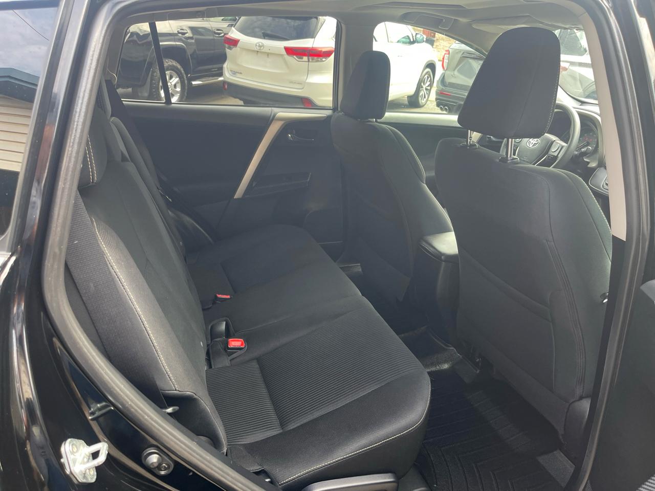 Toyota RAV4 AWD 4dr XLE (Natl) 2015