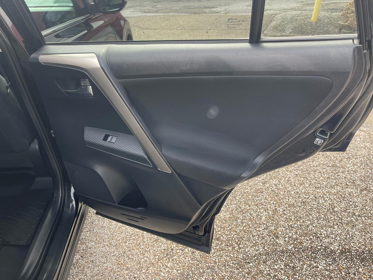 Toyota RAV4 AWD 4dr XLE (Natl) 2015