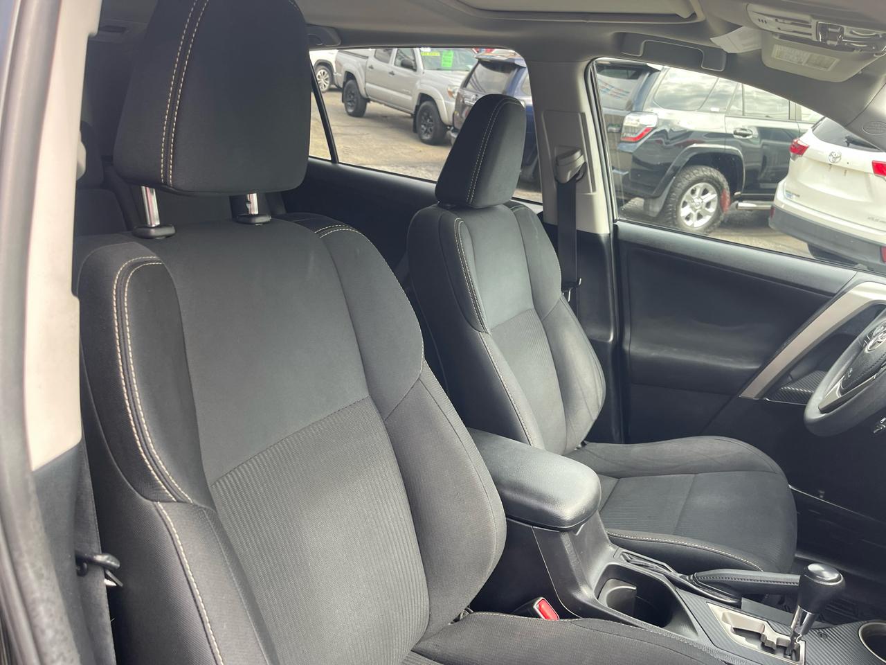 Toyota RAV4 AWD 4dr XLE (Natl) 2015