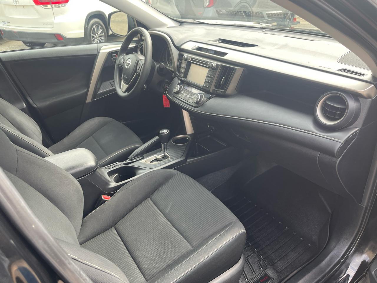 Toyota RAV4 AWD 4dr XLE (Natl) 2015