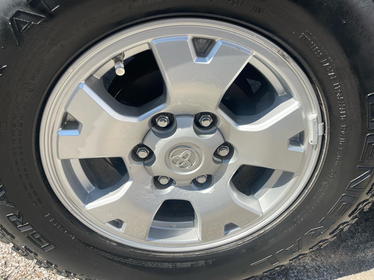 Toyota Tacoma 4WD Double Cab V6 AT TRD Off Road (Natl) 2012
