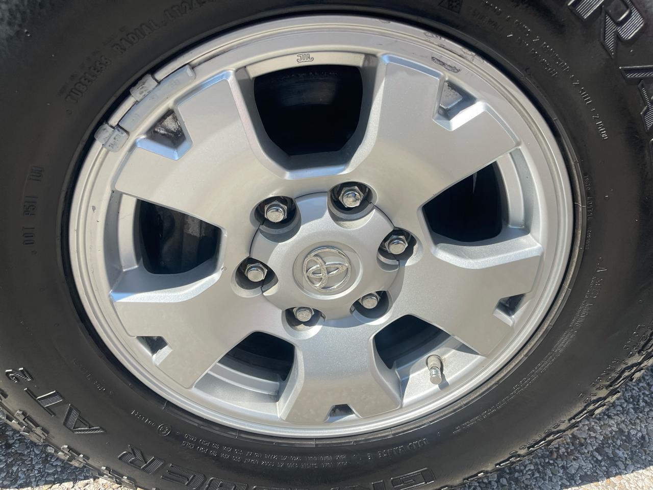 Toyota Tacoma 4WD Double Cab V6 AT TRD Off Road (Natl) 2012