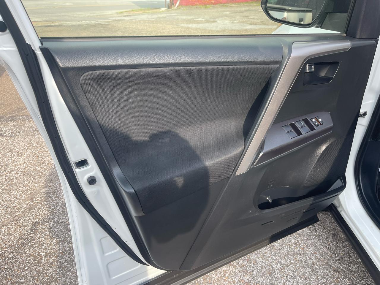 Toyota RAV4 AWD 4dr LE (Natl) 2016