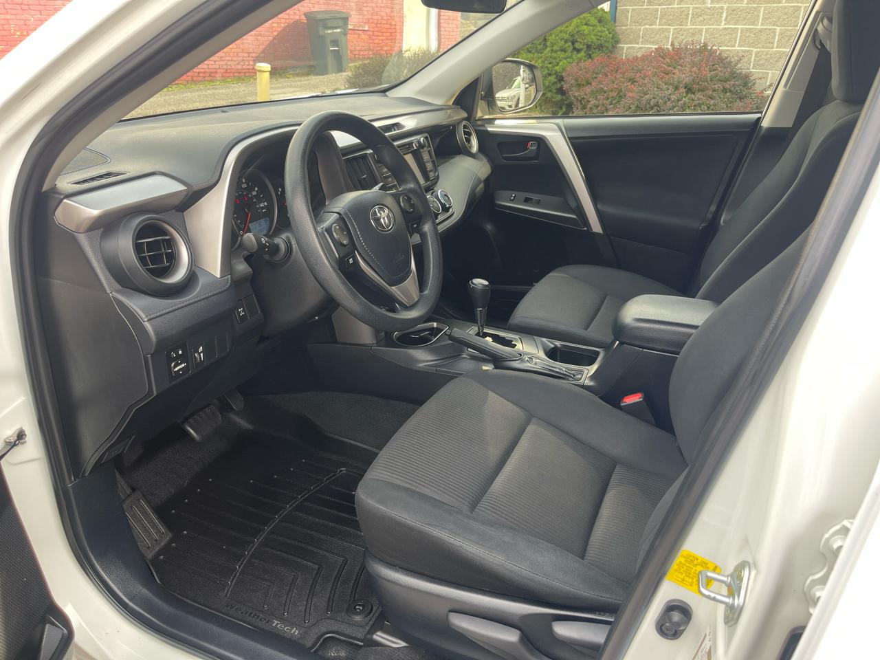 Toyota RAV4 AWD 4dr LE (Natl) 2016