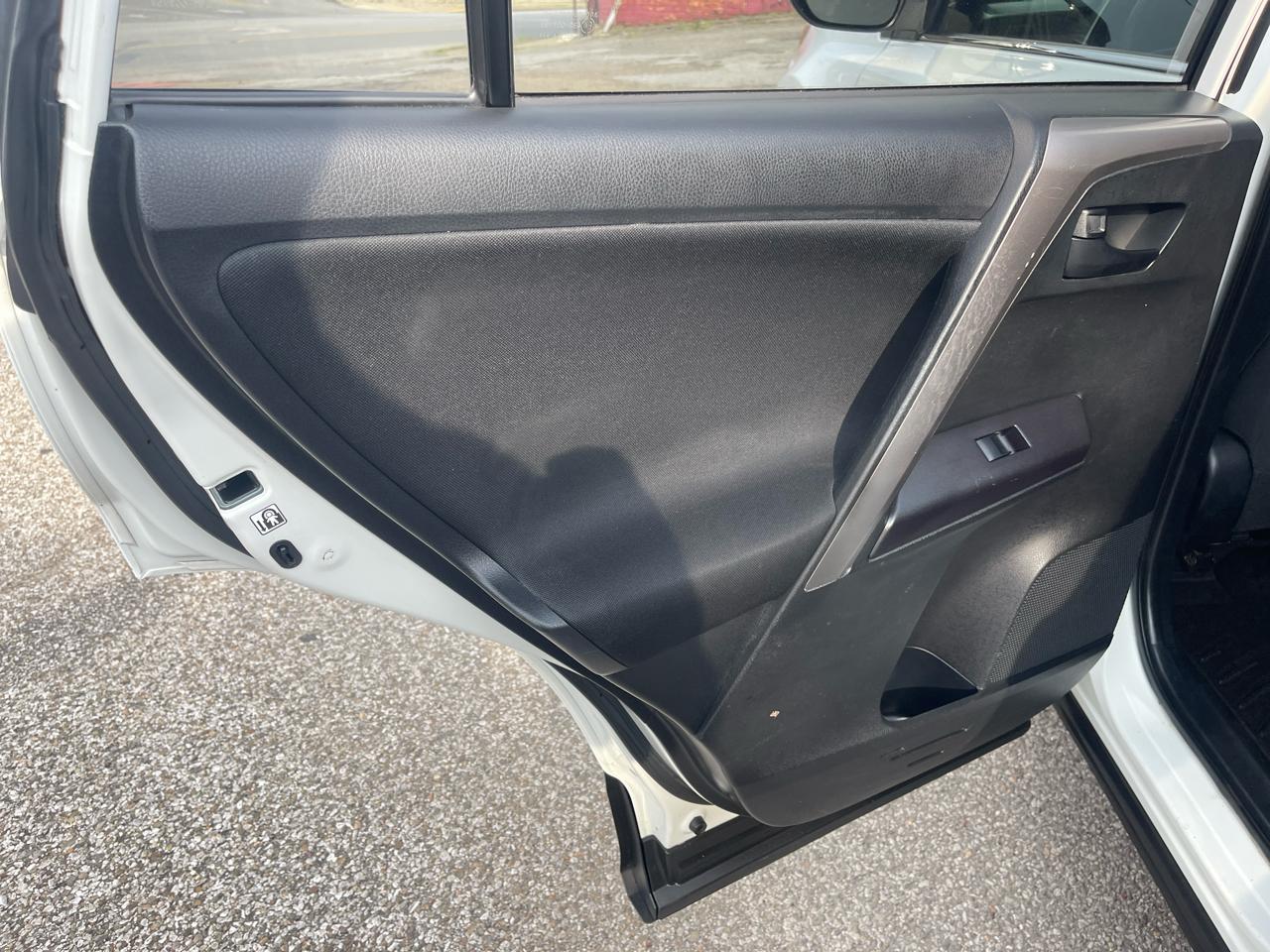 Toyota RAV4 AWD 4dr LE (Natl) 2016
