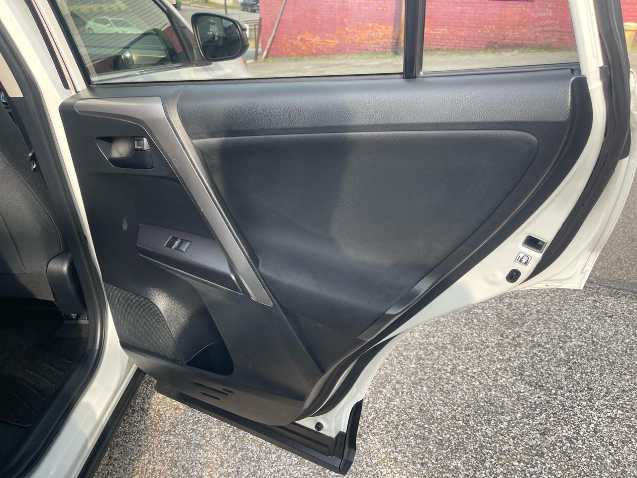Toyota RAV4 AWD 4dr LE (Natl) 2016