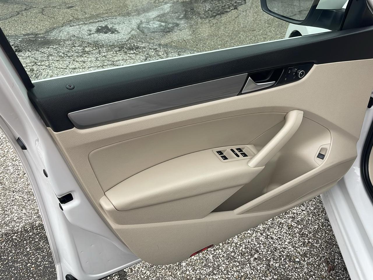 Volkswagen Passat 4dr Sdn 1.8T Auto S PZEV 2015