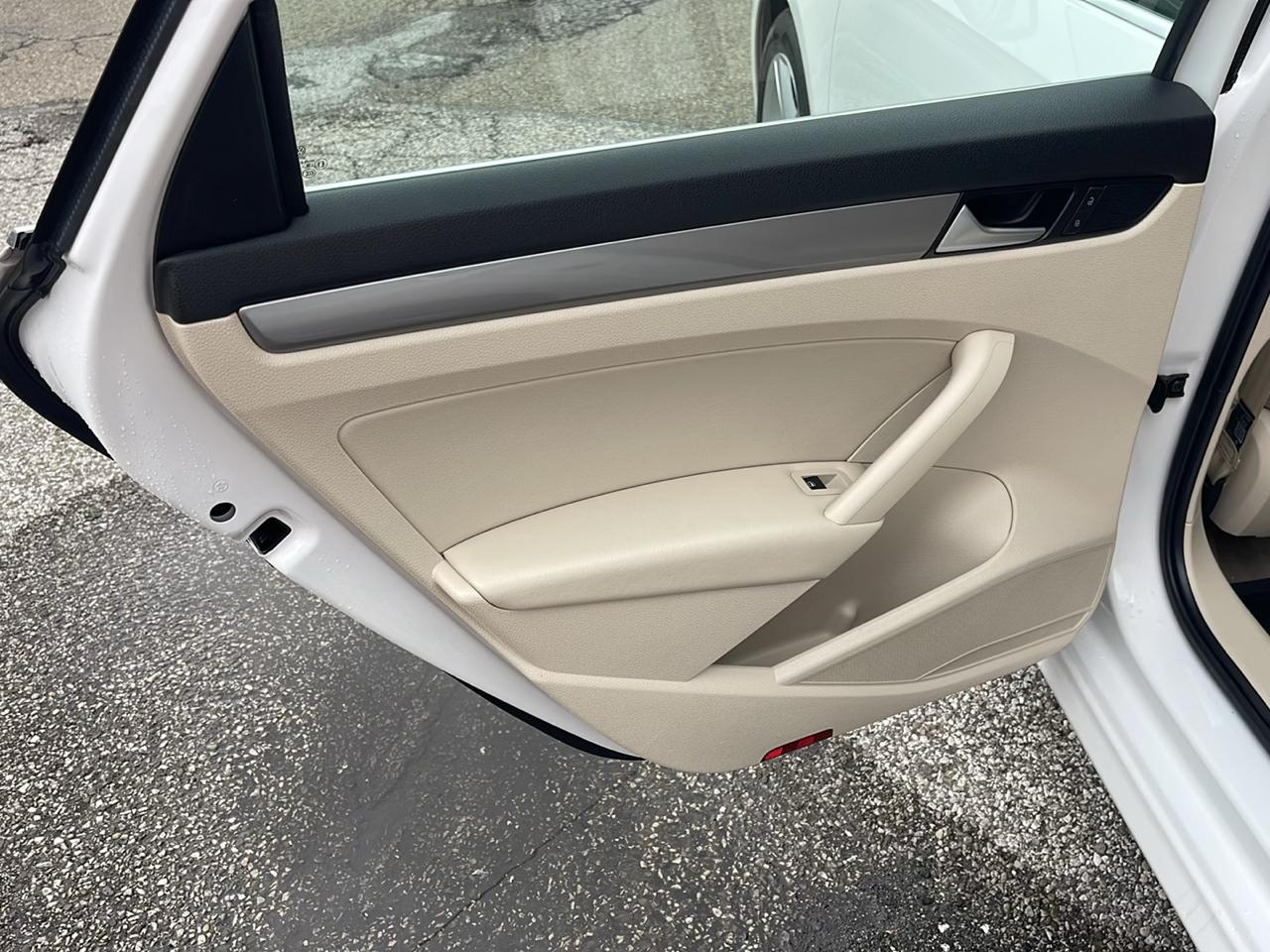 Volkswagen Passat 4dr Sdn 1.8T Auto S PZEV 2015