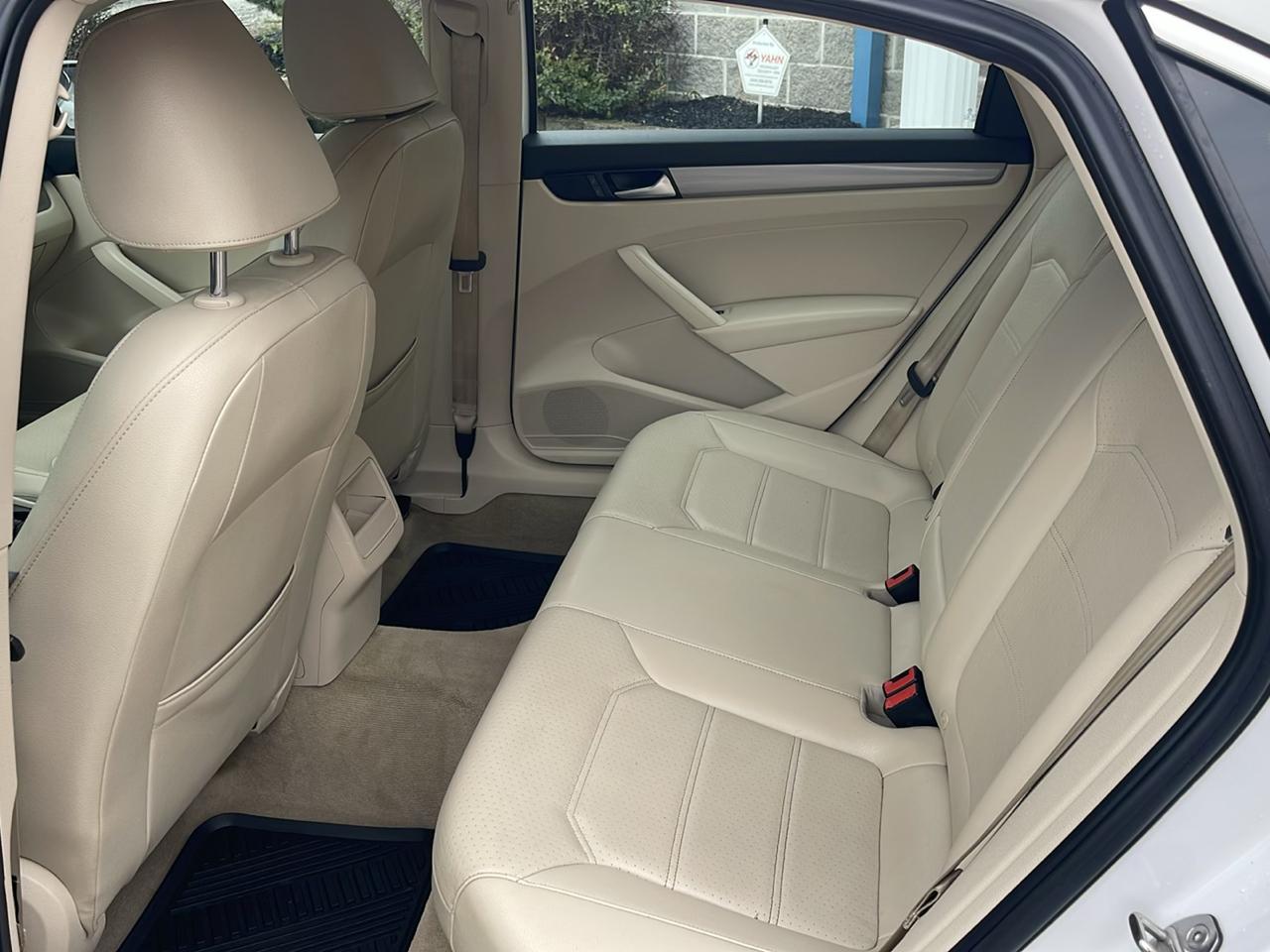 Volkswagen Passat 4dr Sdn 1.8T Auto S PZEV 2015