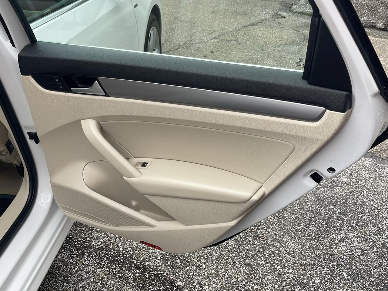 Volkswagen Passat 4dr Sdn 1.8T Auto S PZEV 2015