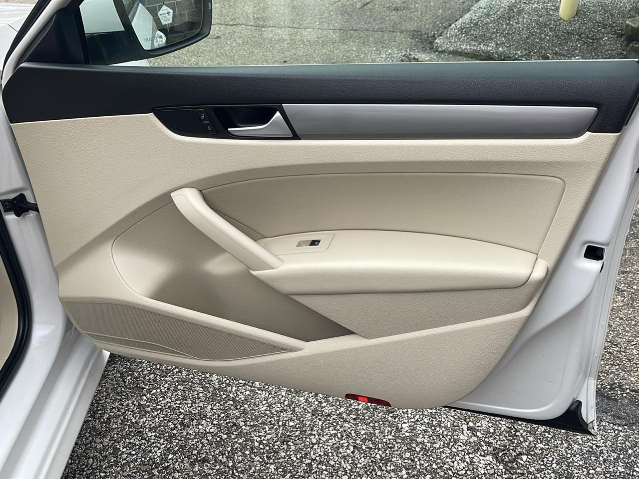Volkswagen Passat 4dr Sdn 1.8T Auto S PZEV 2015