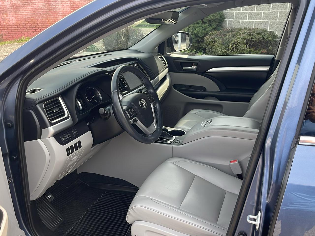 Toyota Highlander XLE V6 AWD (Natl) 2019