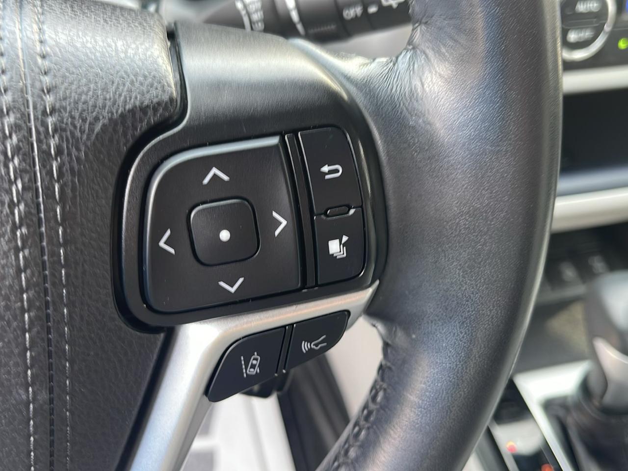 Toyota Highlander XLE V6 AWD (Natl) 2019