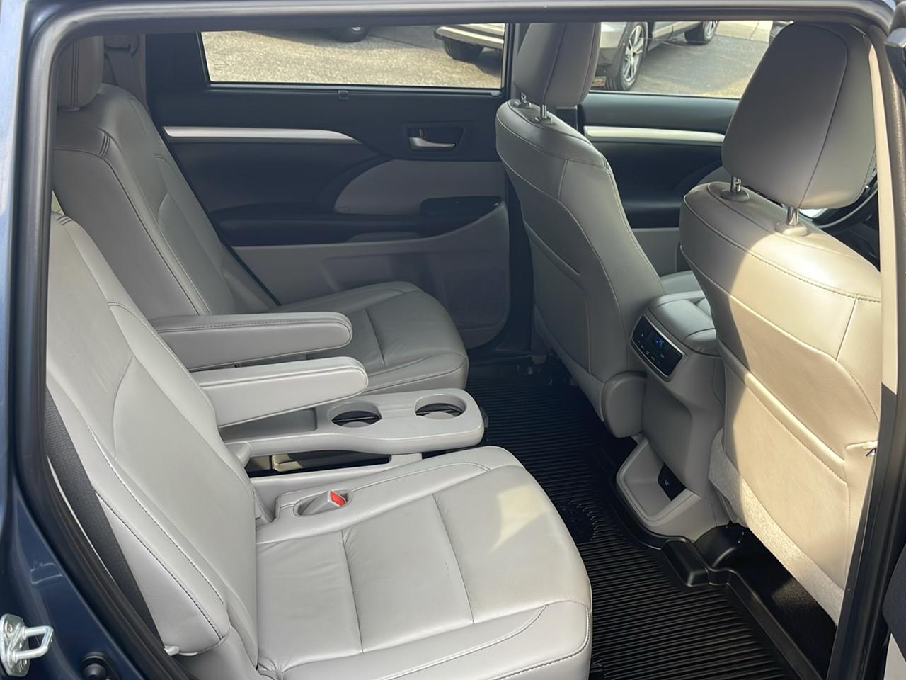 Toyota Highlander XLE V6 AWD (Natl) 2019
