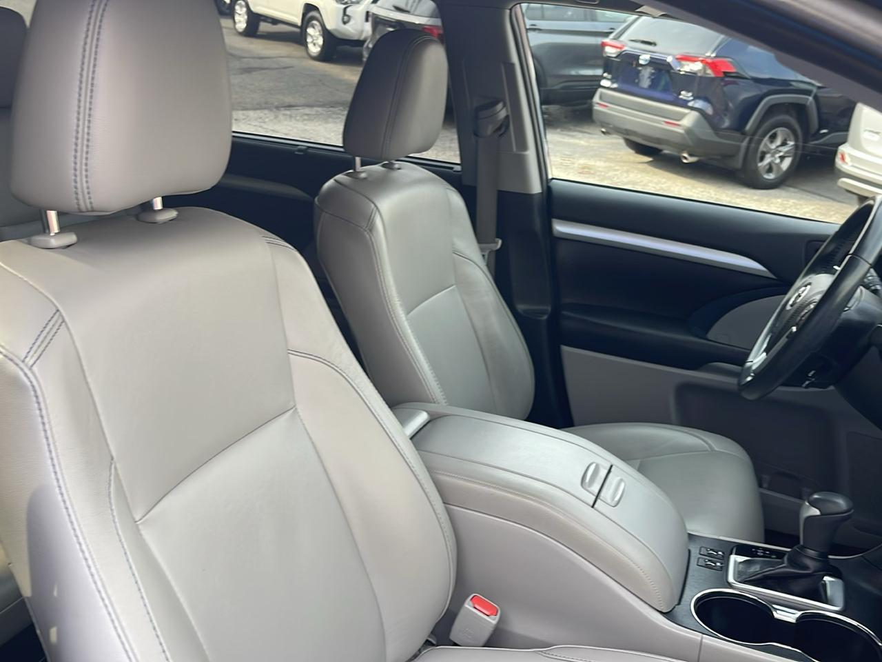 Toyota Highlander XLE V6 AWD (Natl) 2019