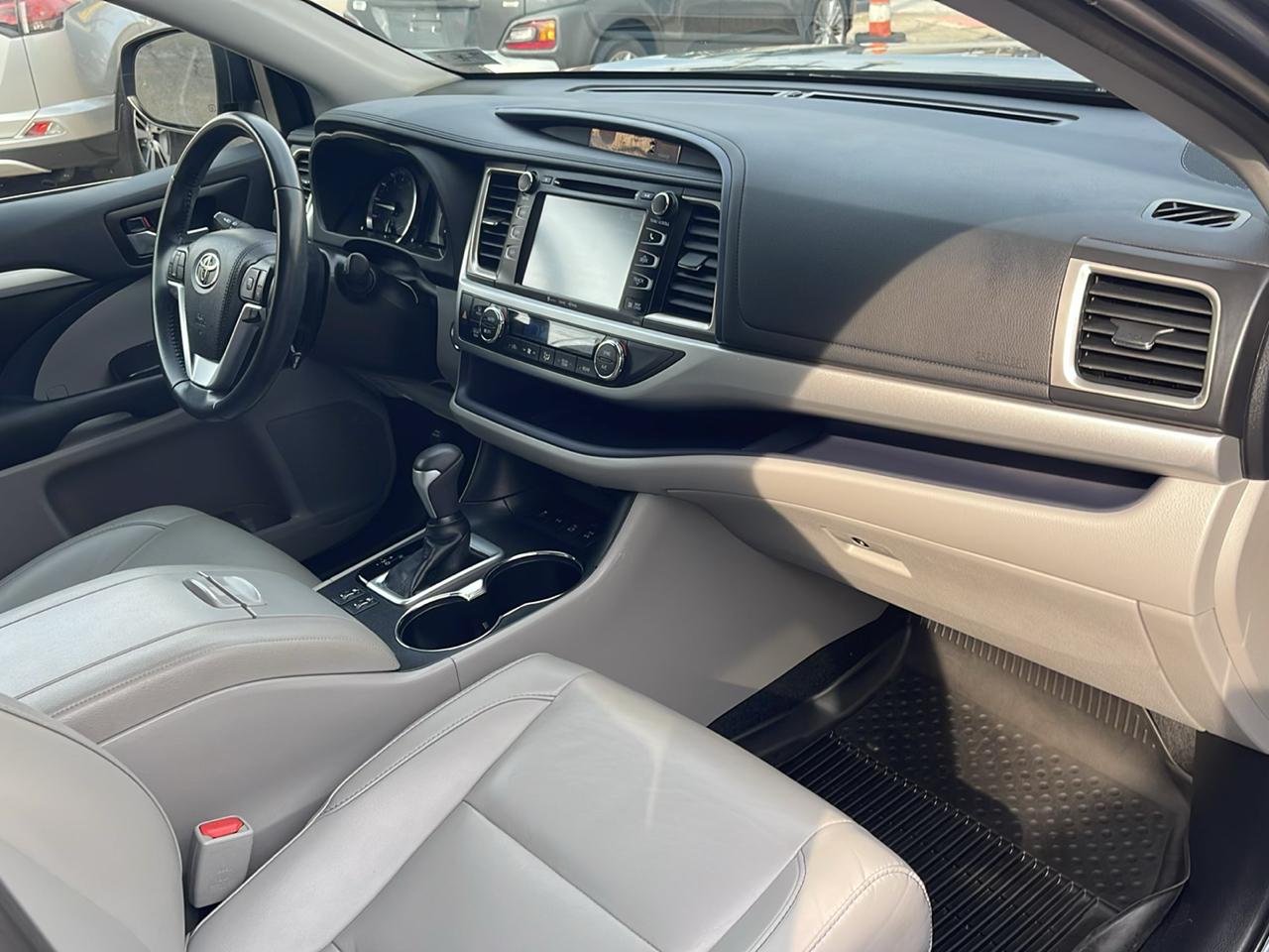Toyota Highlander XLE V6 AWD (Natl) 2019