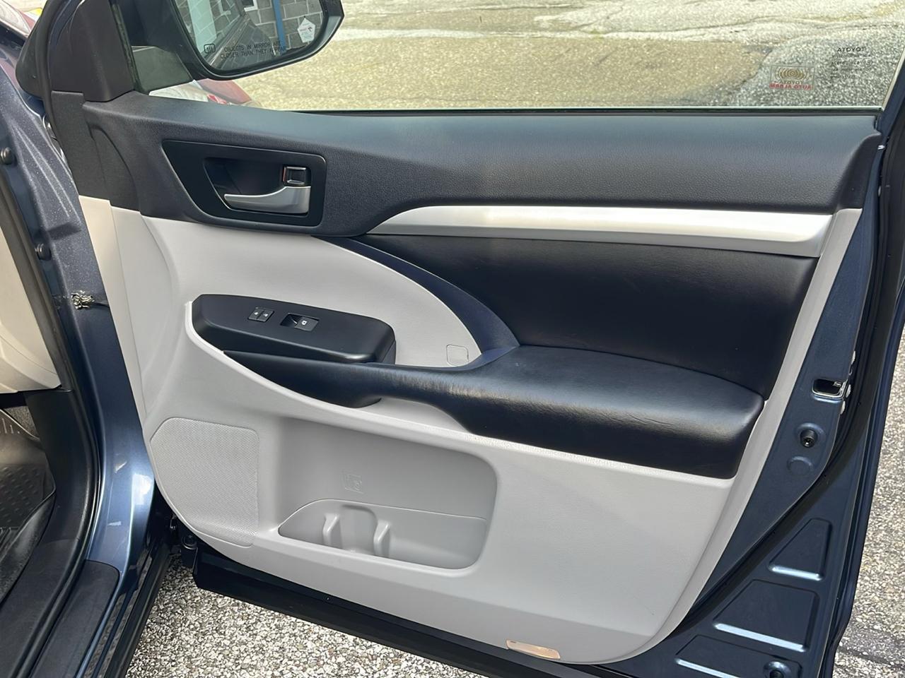 Toyota Highlander XLE V6 AWD (Natl) 2019