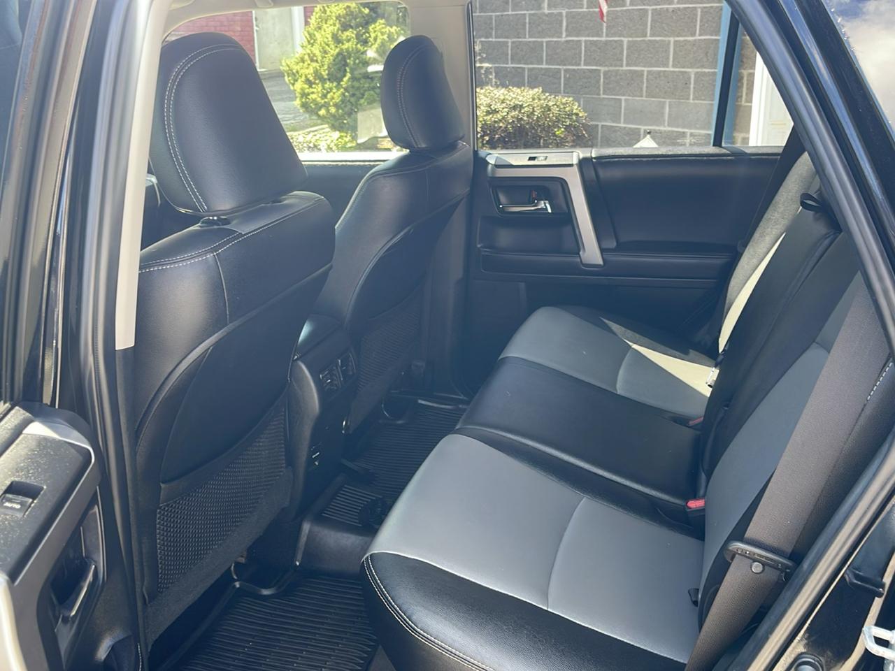 Toyota 4Runner TRD Off Road Premium 4WD (Natl) 2017
